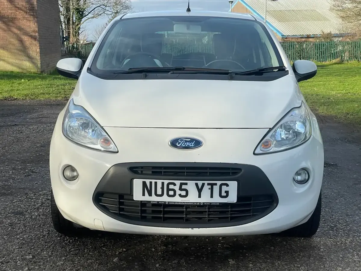 Used Ford Ka Zetec 69 HP (50 kW) 2015 White Hatchback