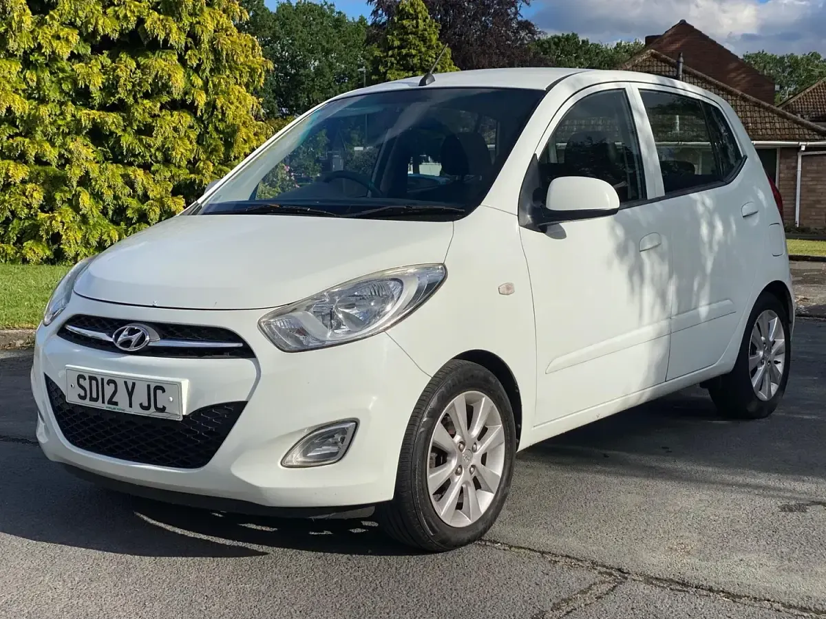 Used Hyundai i10 Active 86 HP (63 kW) 2012 White Hatchback