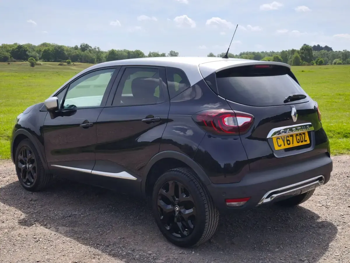Used Renault Captur Signature S 108 HP (79 kW) 2018 Mauve/silver SUV
