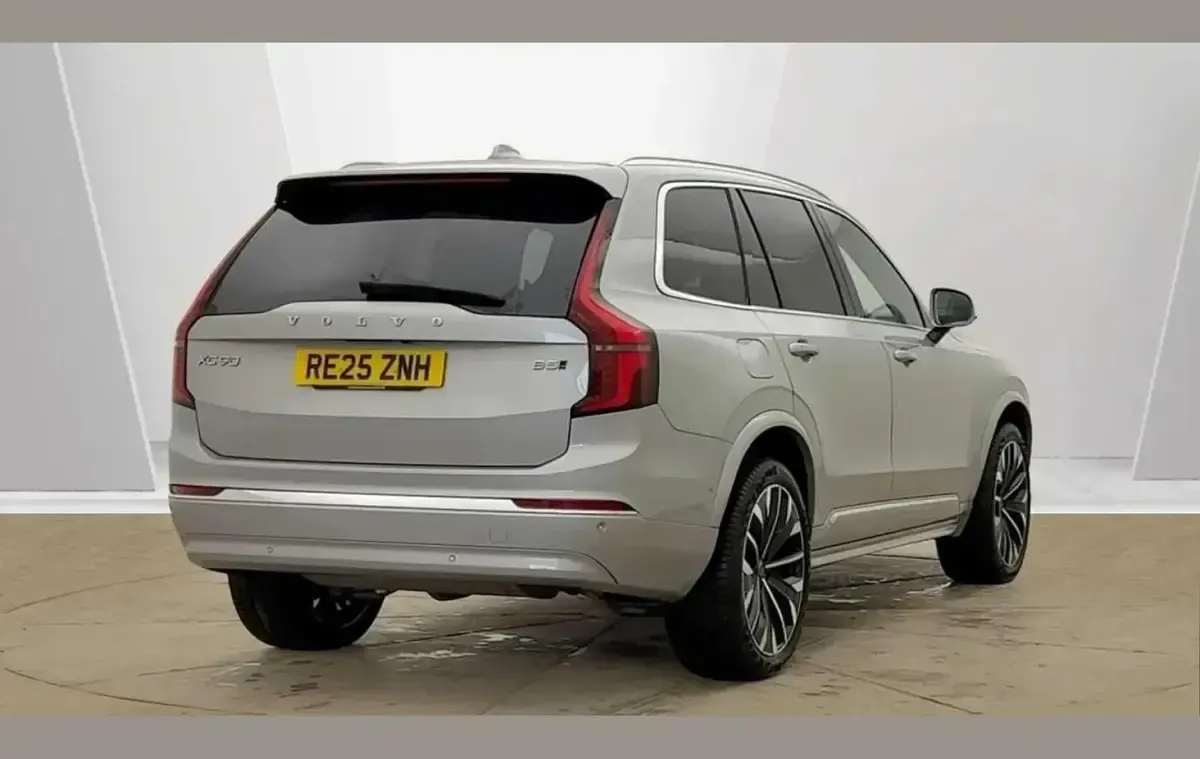 Usado Volvo XC90 Ultra 247 HP (181 kW) 2025 Prateado SUV