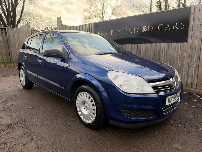 Blue Used 2009 Vauxhall Astra Hatchback | £1,989 (Super price) - Image 1/4