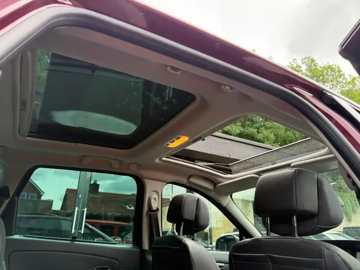 Used Renault Scénic III Dynamique 110 HP (80 kW) 2013 Burgundy MPV