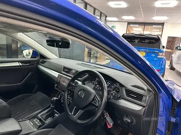 Used Skoda Superb SE Technology 150 HP (110 kW) 2018 Blue Hatchback