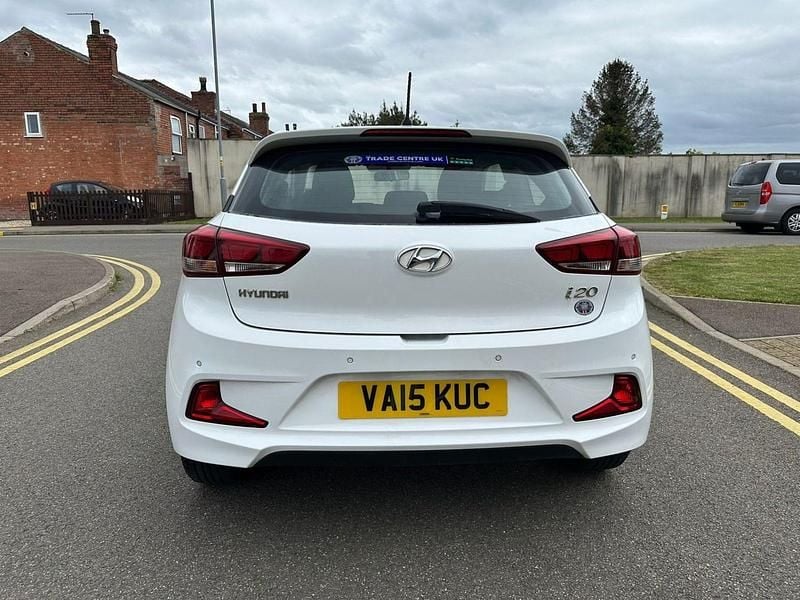 Used Hyundai i20 SE 84 HP (61 kW) 2015 White Coupe