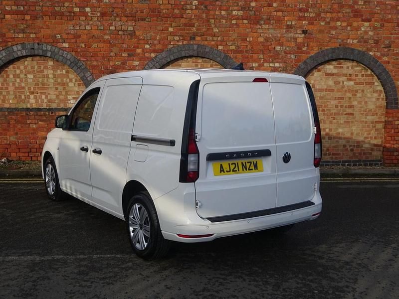Usado VW Caddy 122 HP (89 kW) 2021 Branco Monovolume