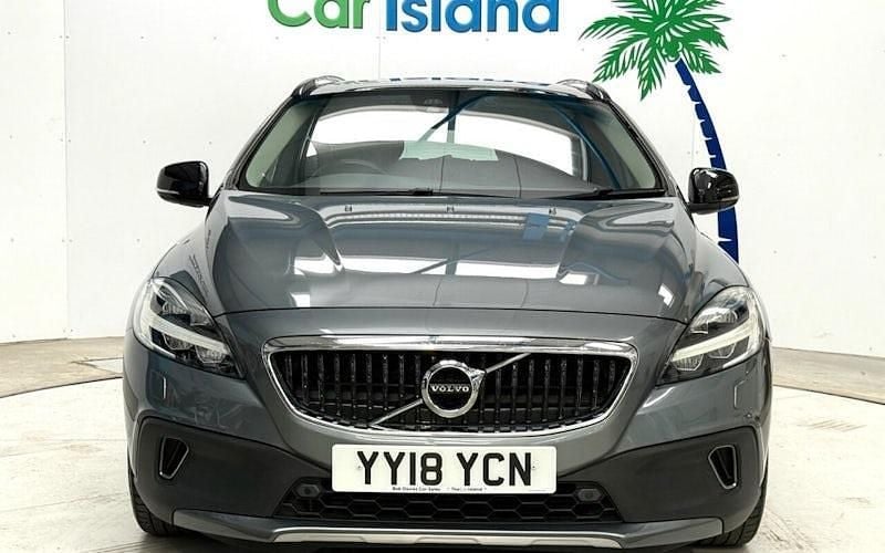 Used Volvo V40 Pro 152 HP (111 kW) 2019 Hatchback