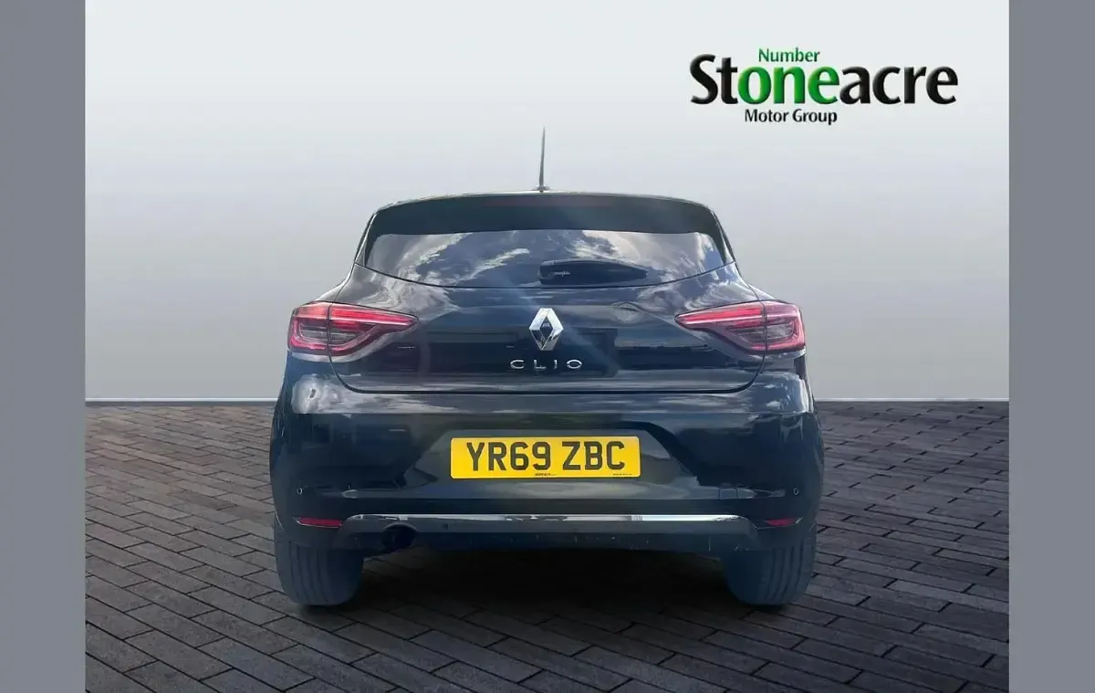 Used Renault Clio Iconic 99 HP (72 kW) 2019 Black Hatchback