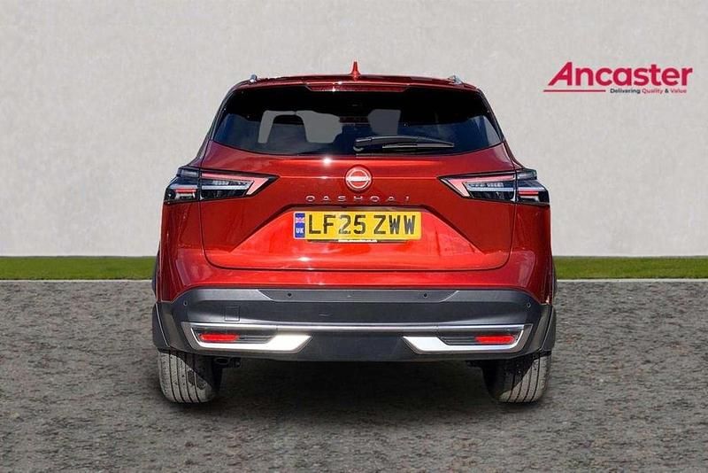 Used Nissan Qashqai N-Connecta 155 HP (114 kW) 2025 Red SUV