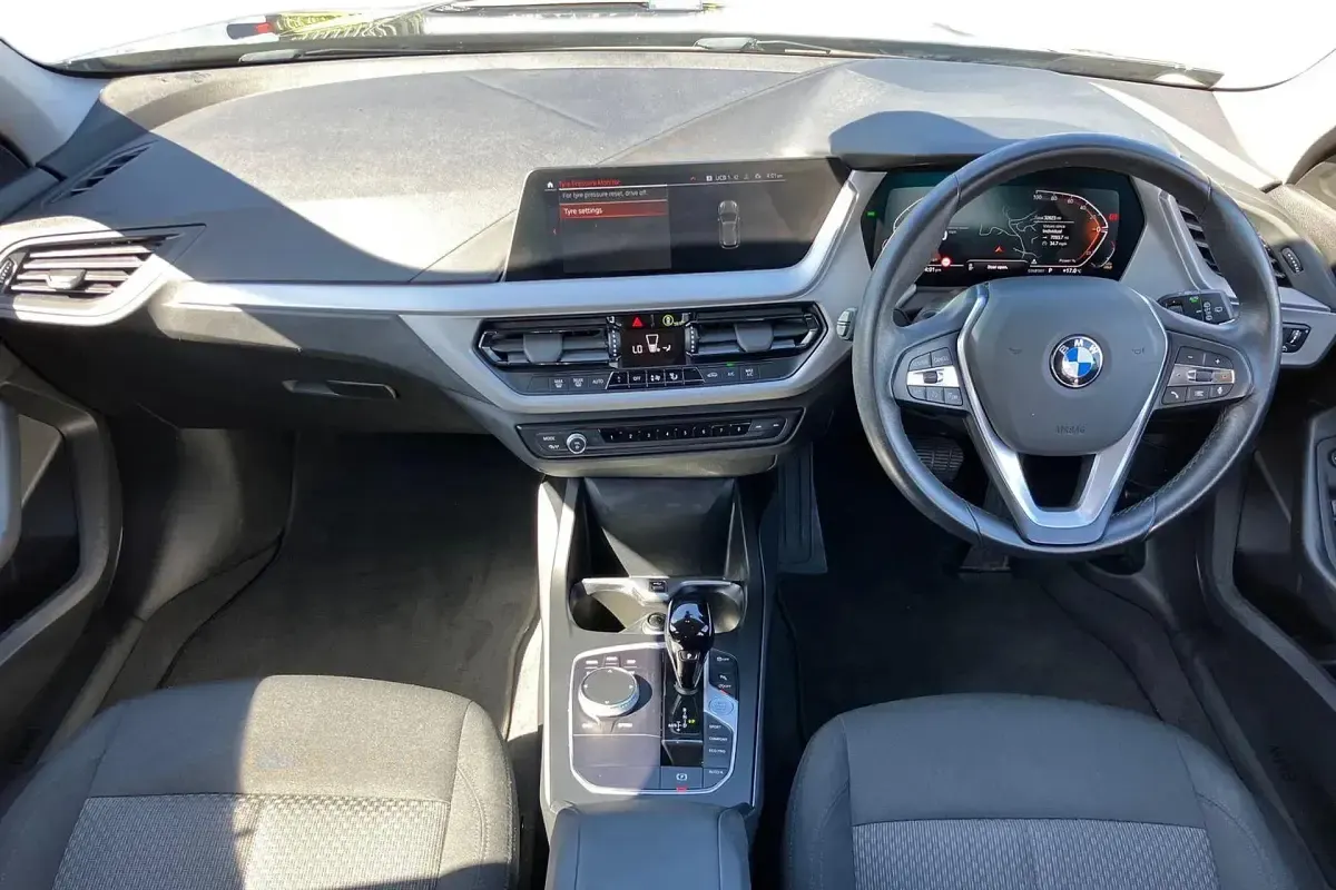 Used BMW 116 Comfort Edition 116 HP (85 kW) 2022 Black Hatchback