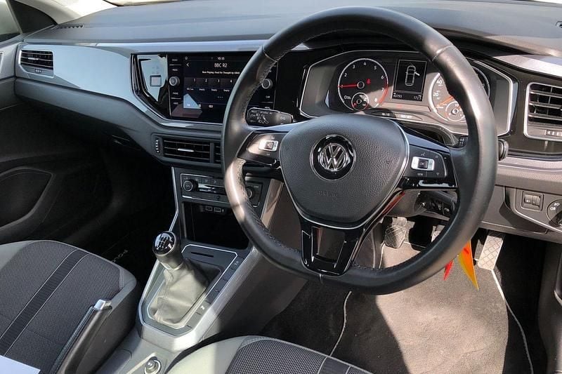 Used VW Polo SEL 2018 Silver Hatchback