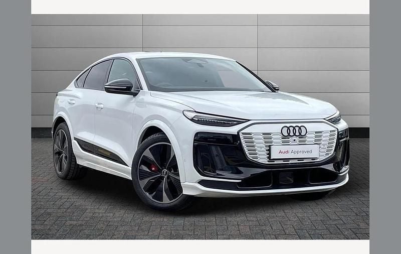 Glacier white Used 2025 Audi SQ6 e-tron Advanced SUV | £71,950 (Fair price) - Image 1/4