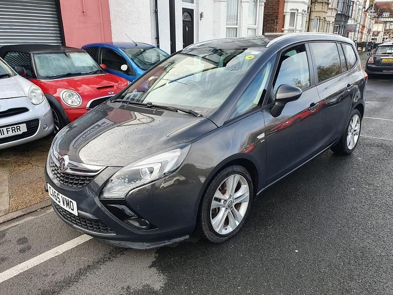 Grey Used 2016 Vauxhall Zafira SRi MPV | £4,995 (Fair price) - Image 1/4