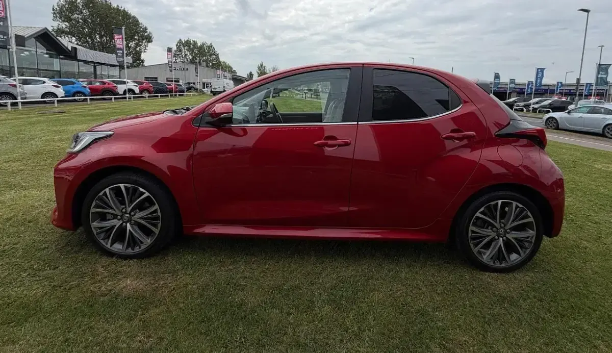 Used Toyota Yaris Hybrid 114 HP (83 kW) 2023 Red
