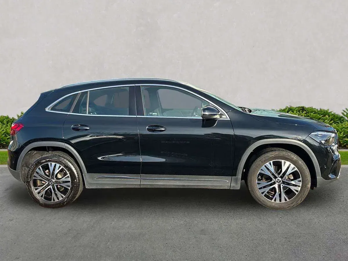 Used Mercedes GLA200 Executive 150 HP (110 kW) 2025 Black SUV