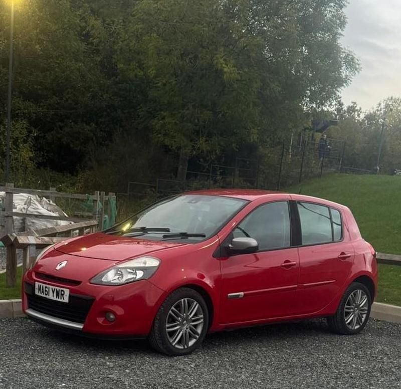 Red Used 2011 Renault Clio II Dynamique Hatchback | £1,195 (Good price) - Image 1/1