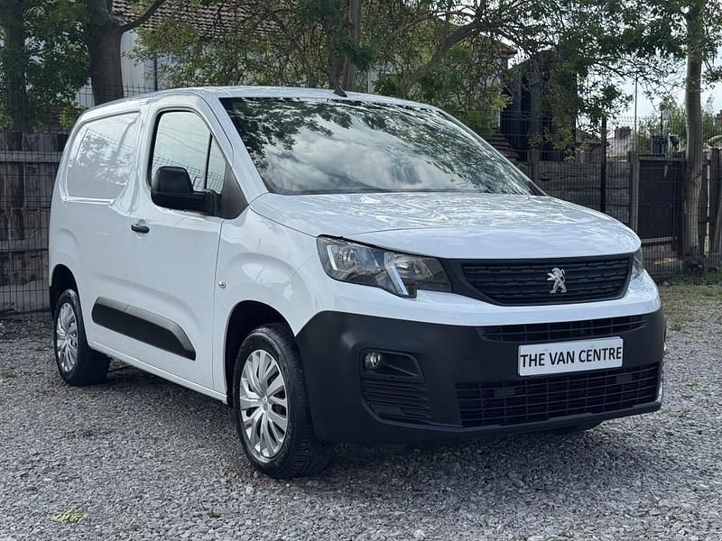 White Used 2021 Peugeot Partner MPV | £7,485 (Good price) - Image 1/4