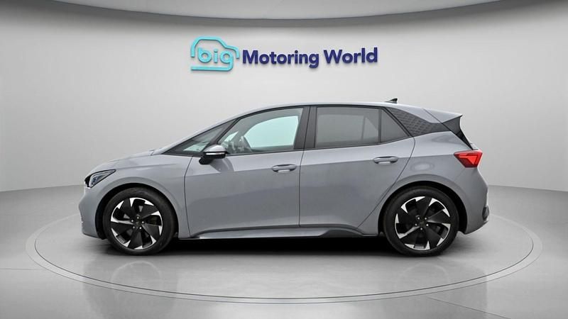 Begagnad Cupra Born e-Boost 169 kW (231 HK) 2024 Grå Halvkombi