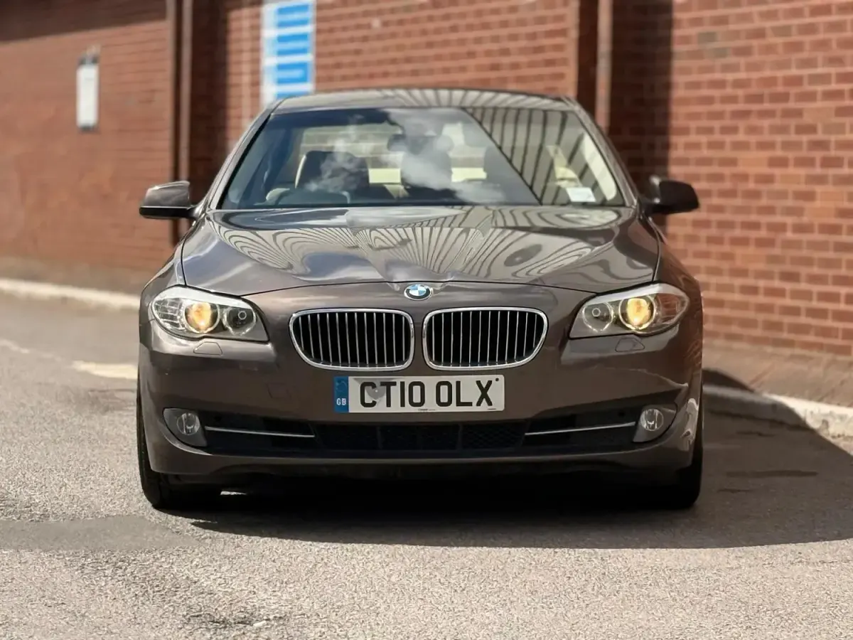 Usado BMW 523 2010 Marrón Berlina