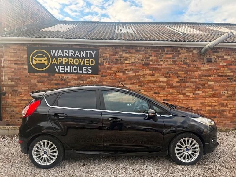 Used Ford Fiesta Titanium 125 HP (91 kW) 2014 Black Hatchback
