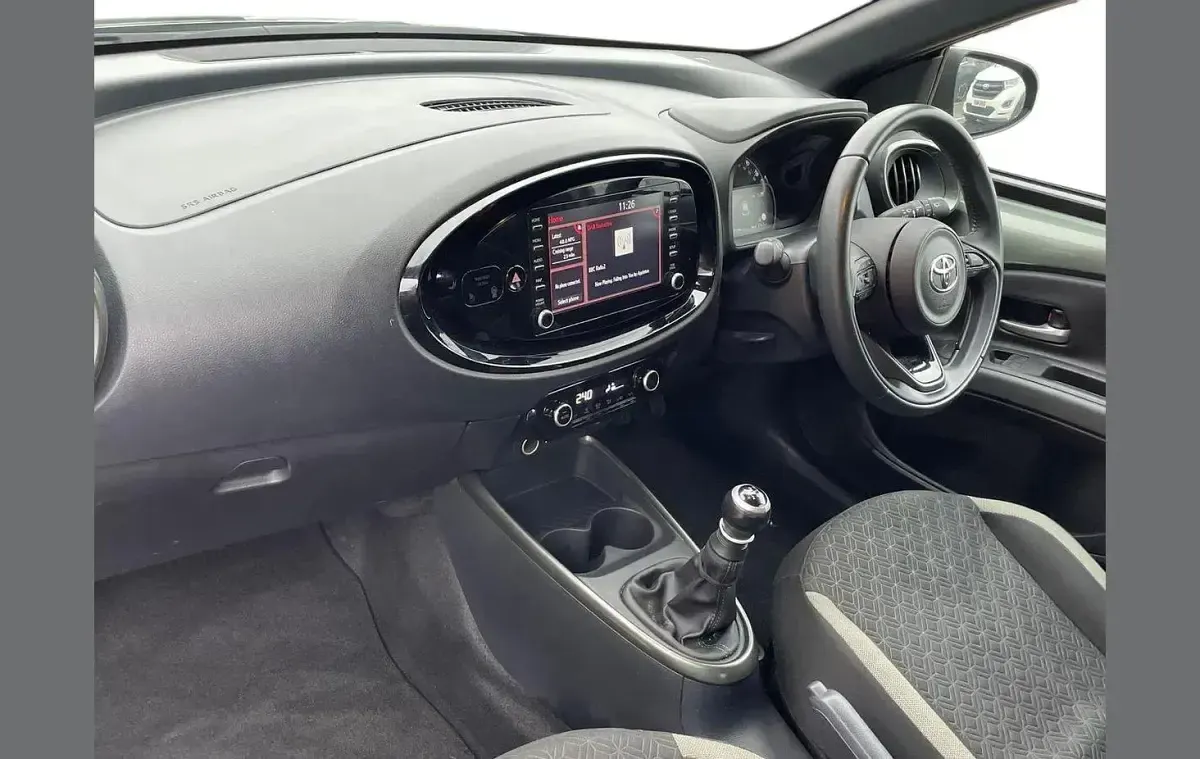 Used Toyota Aygo X 72 HP (52 kW) 2023 Green SUV