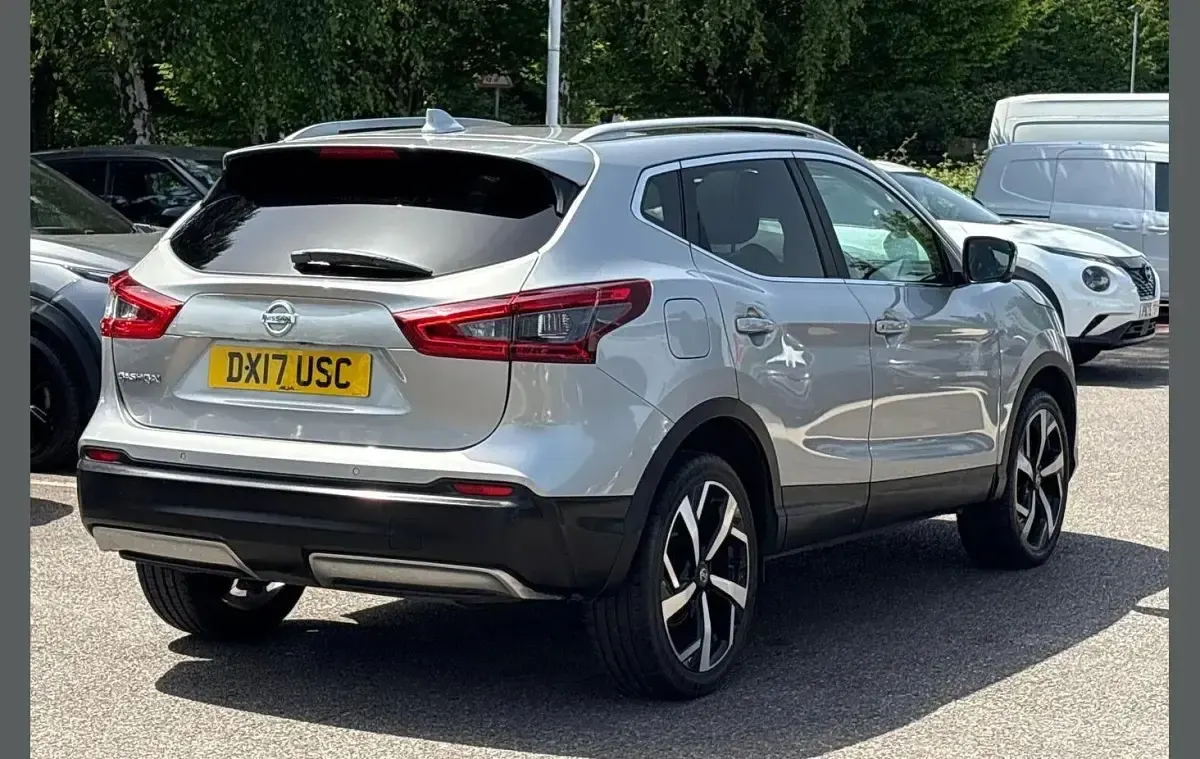 Used Nissan Qashqai Tekna 130 HP (95 kW) 2017 Silver SUV