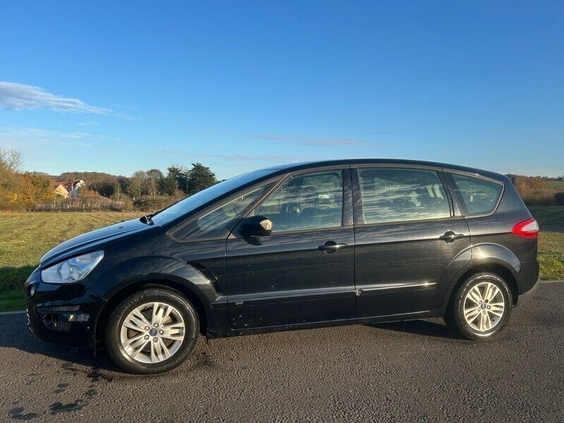 Black Used 2010 Ford S-MAX Zetec MPV | £2,650 (Good price) - Image 1/4