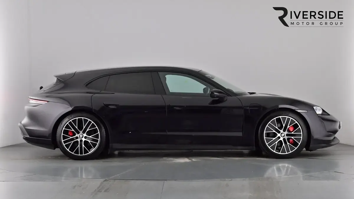 Used Porsche Taycan Performance Package 419 kW (571 HP) 2022 Jet black Estate