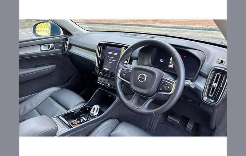 Used Volvo XC40 Ultra 163 HP (119 kW) 2025 Blue SUV