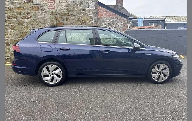 Usado VW Golf VIII Style 147 HP (108 kW) 2022 Azul Carrinha