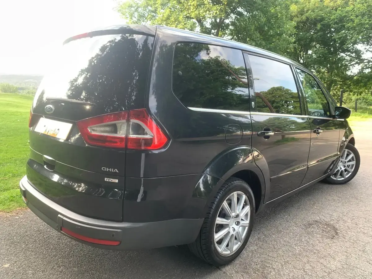 Begagnad Ford Galaxy Ghia 140 HK (102 kW) 2009 Svart Minibuss