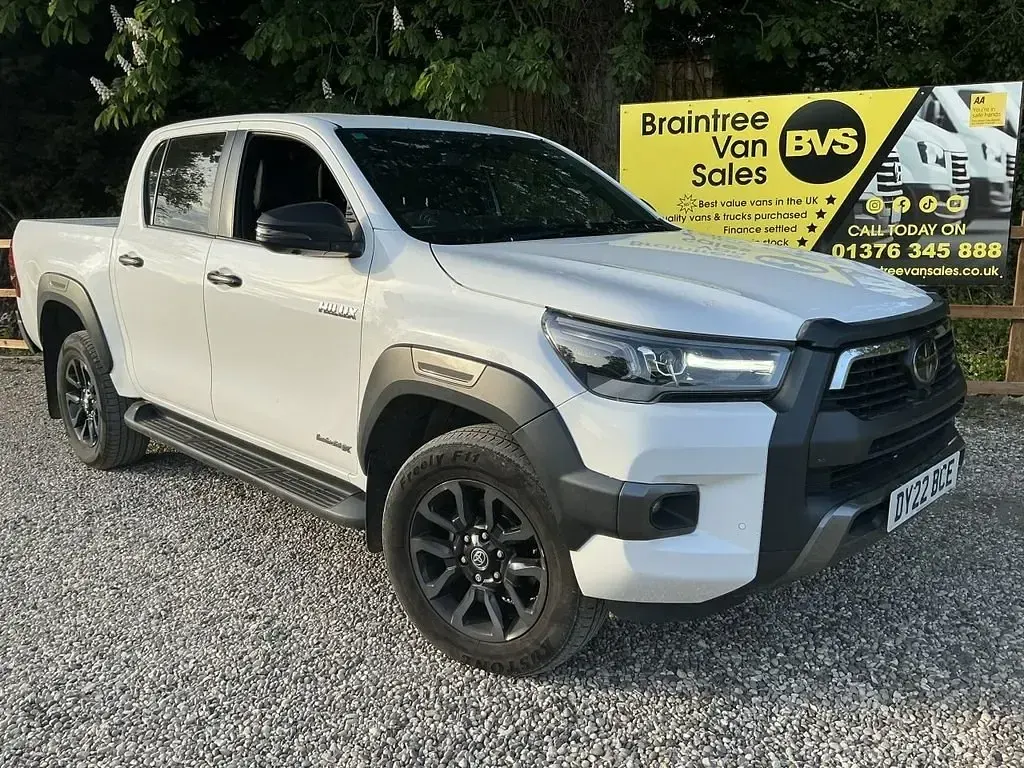 Second-hand Toyota HiLux 204 CP (150 kW) 2022 Alb Pickup