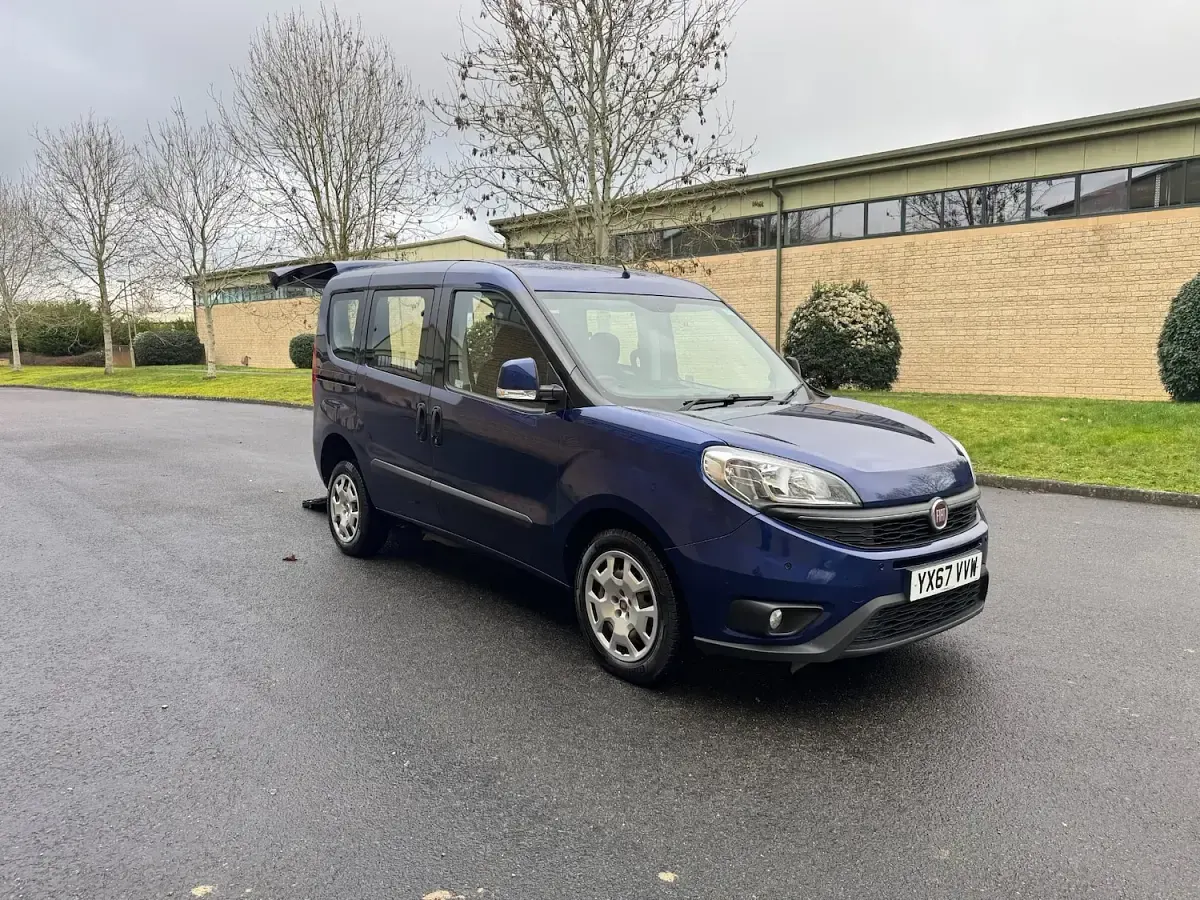 Used Fiat Doblò Easy 95 HP (69 kW) 2017 Blue MPV