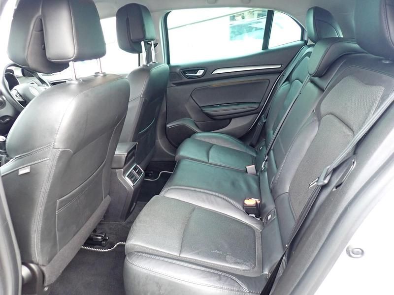 Used Renault Mégane IV Signature 130 HP (95 kW) 2018 Silver Hatchback