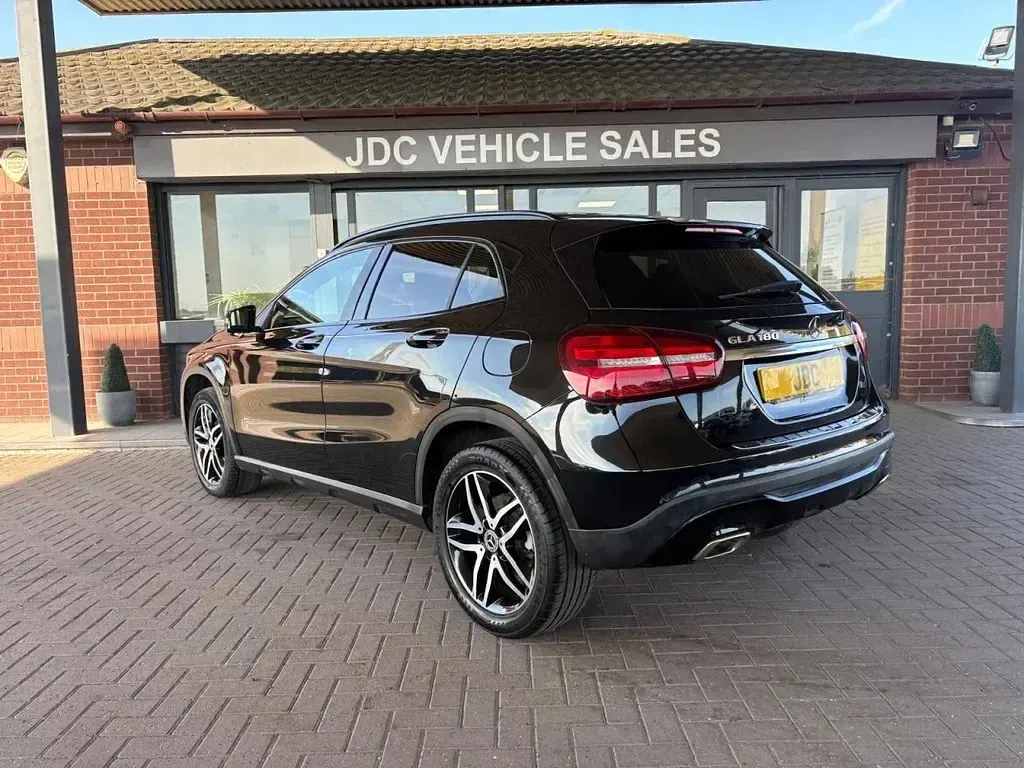 Used Mercedes GLA180 Urban 122 HP (89 kW) 2018 Black SUV