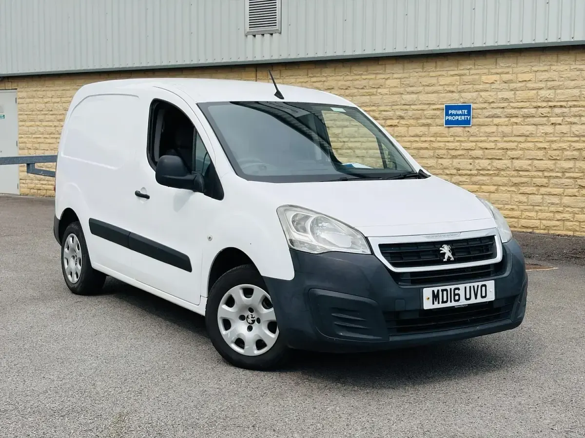 Used Peugeot Partner 100 HP (73 kW) 2016 White