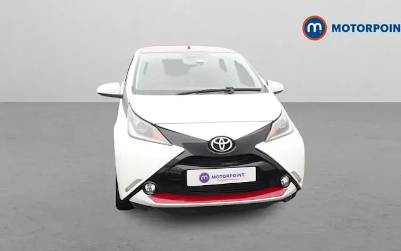 Used Toyota Aygo x-press 69 HP (50 kW) 2018 White Hatchback