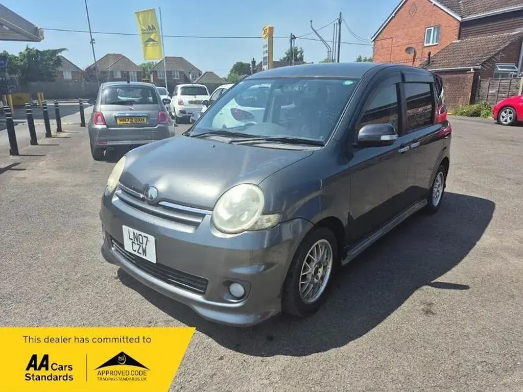 Used Toyota Sienta 2007