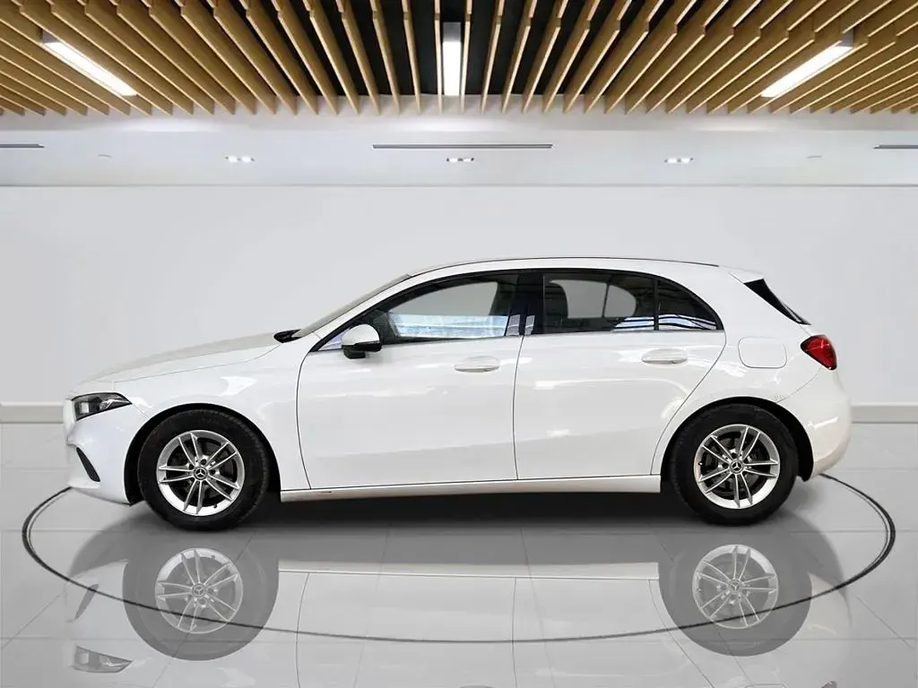 Used Mercedes A180 SE 116 HP (85 kW) 2018 White Hatchback