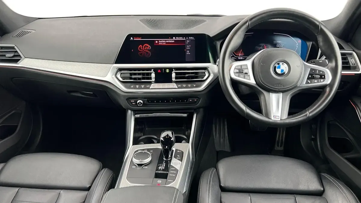 Begagnad BMW 318 M Sport 154 HK (113 kW) 2022 Vit
