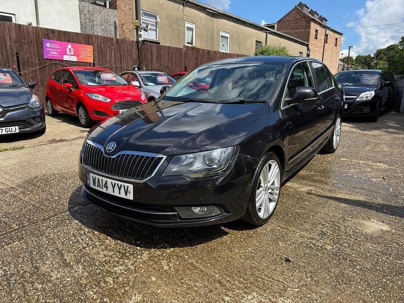Black Used 2014 Skoda Superb Elegance Hatchback | £3,495 (Expensive) - Image 1/4