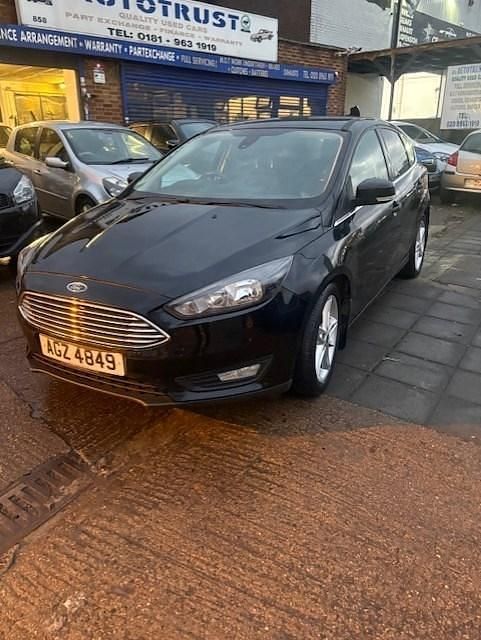 Used Ford Focus Zetec 100 HP (73 kW) 2015 Black Hatchback