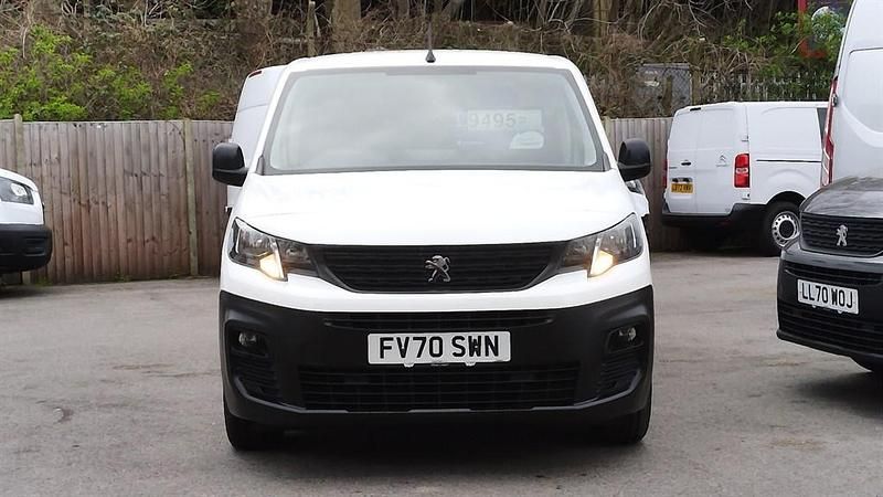 Used Peugeot Partner 131 HP (96 kW) 2021 White MPV