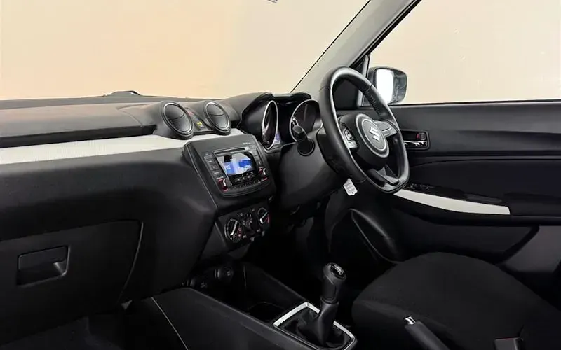 Used Suzuki Swift 90 HP (66 kW) 2019 Silver Hatchback