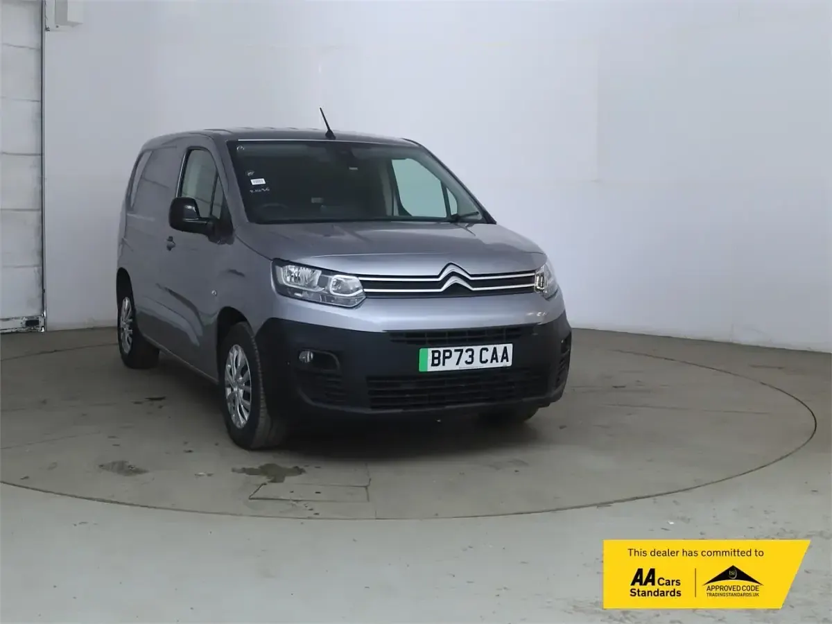 Usado Citroën e-Berlingo 100 kW (136 HP) 2023 Cinzento Monovolume