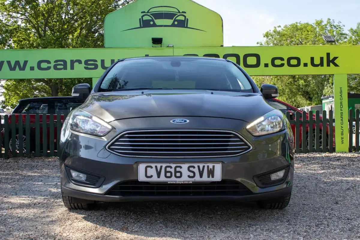 Used Ford Focus Zetec 125 HP (91 kW) 2016 Grey Hatchback