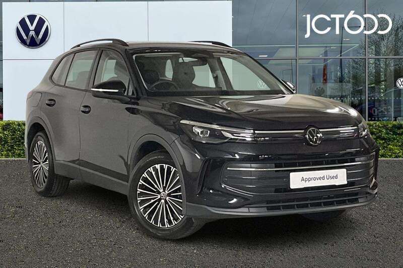 Black Used 2025 VW Tiguan Life SUV | £28,978 (Super price) - Image 1/4