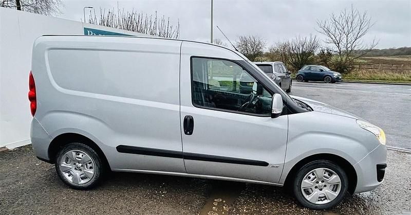 Used Vauxhall Combo Sportive 95 HP (69 kW) 2017 Silver MPV