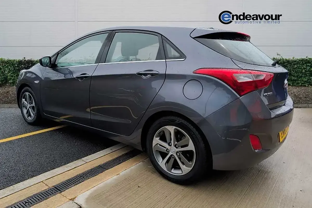Used Hyundai i30 SE 120 HP (88 kW) 2016 Grey Hatchback