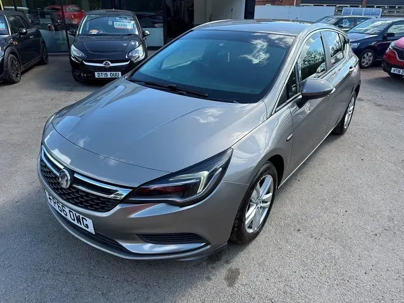 Gebraucht Vauxhall Astra 110 PS (80 kW) 2016 Grau Kleinwagen