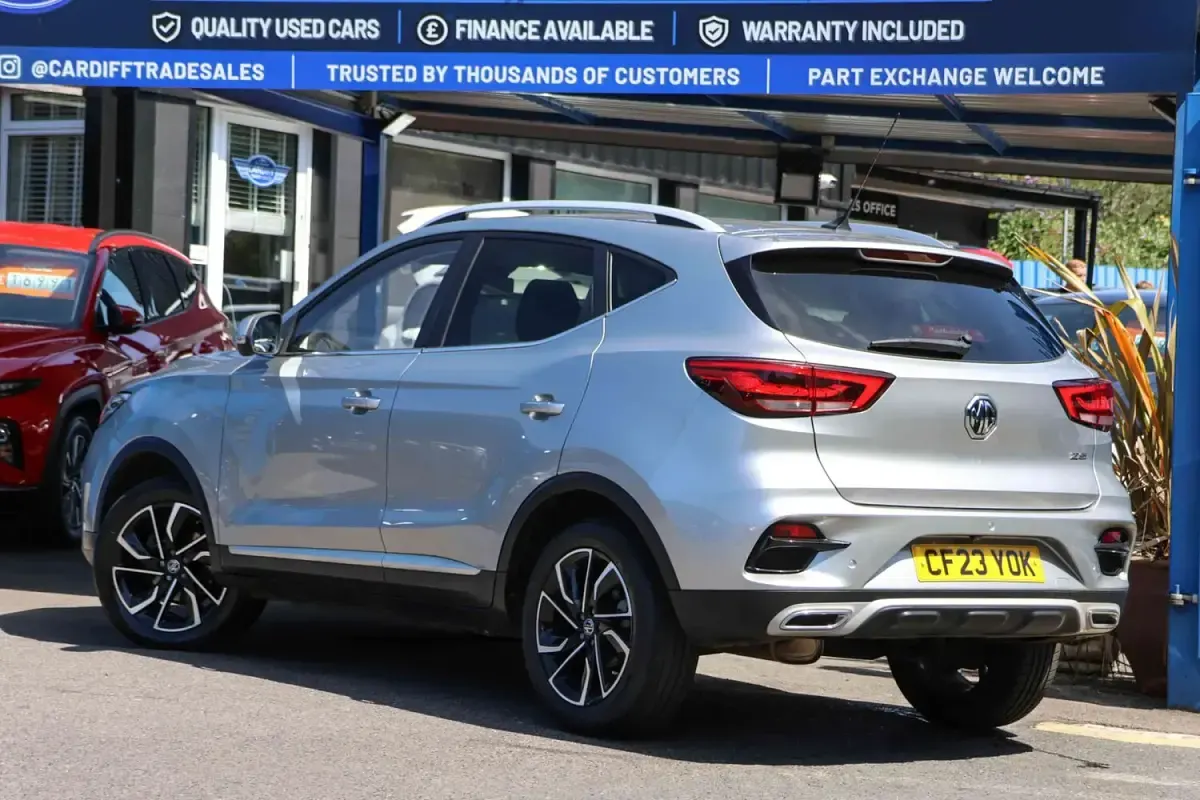 Used MG ZS Exclusive 106 HP (77 kW) 2023 Monument silver SUV